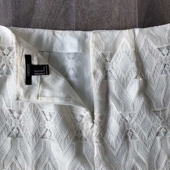 Women’s Forever21 white lace overlay skirt - Picture 8 of 8